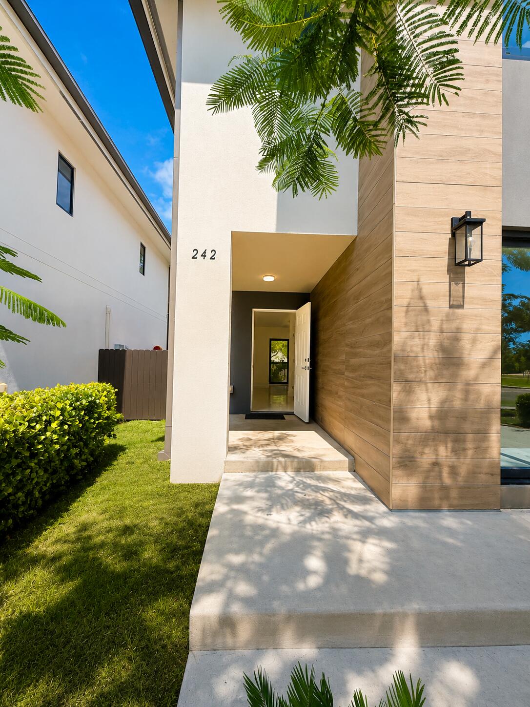 242 NW 11TH Court — Photo 3