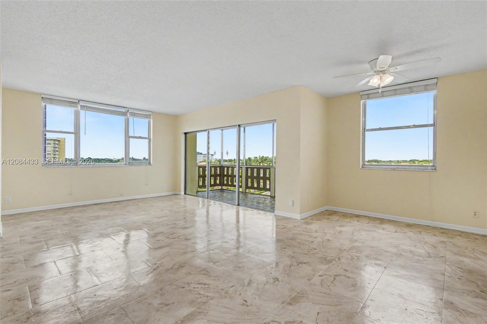4330 Hillcrest Dr # 520 — Photo 2