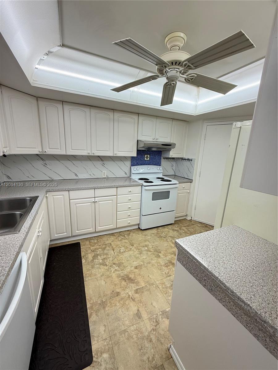 1351 NE Miami Gardens Dr # 1425E — Photo 3