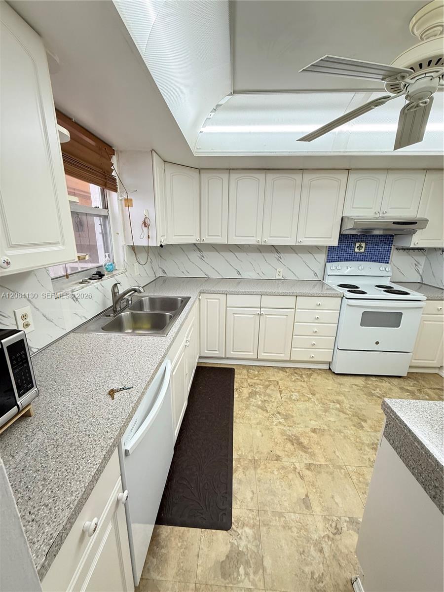 1351 NE Miami Gardens Dr # 1425E — Photo 4