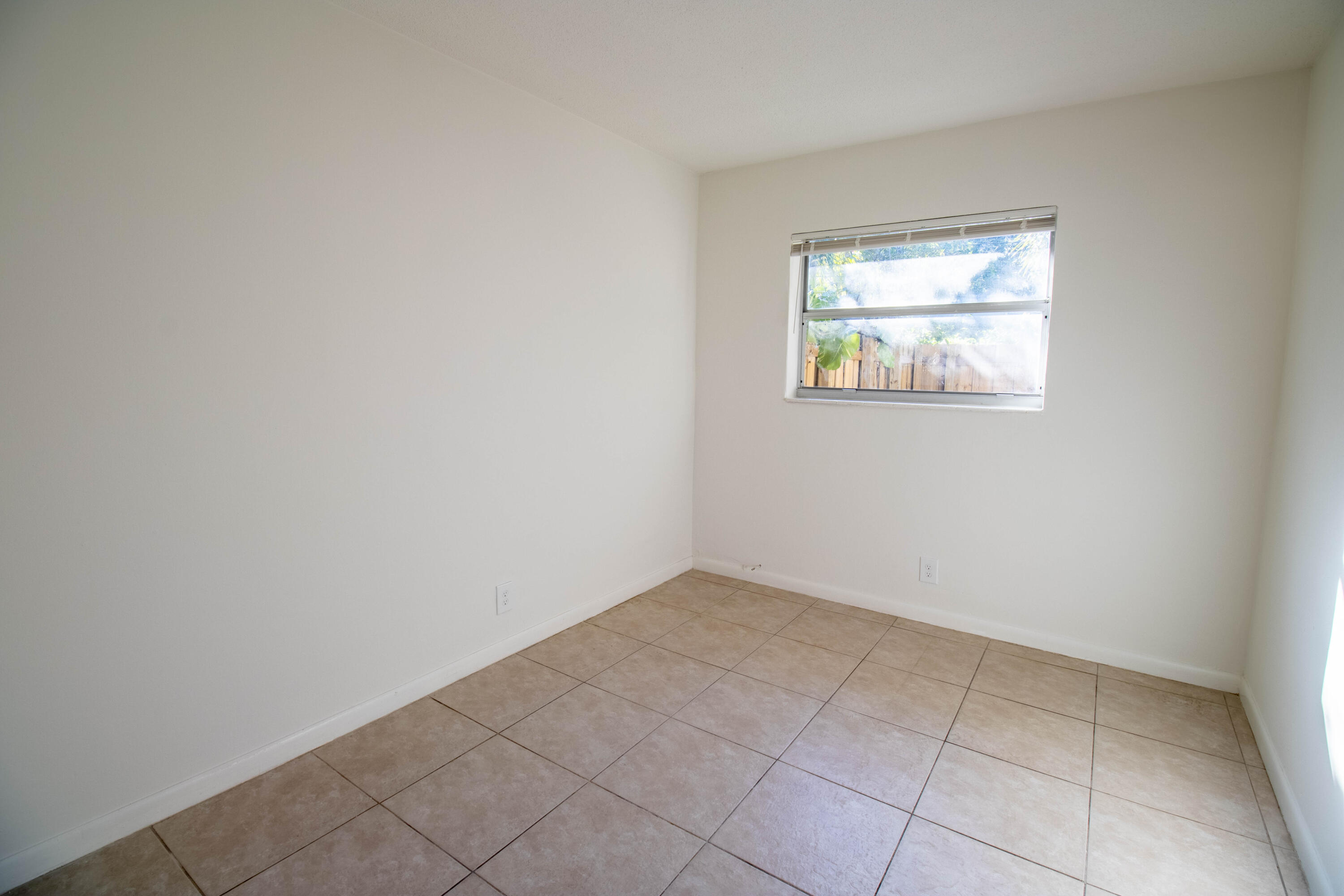 835 SW 4TH Street # 3 — Photo 5
