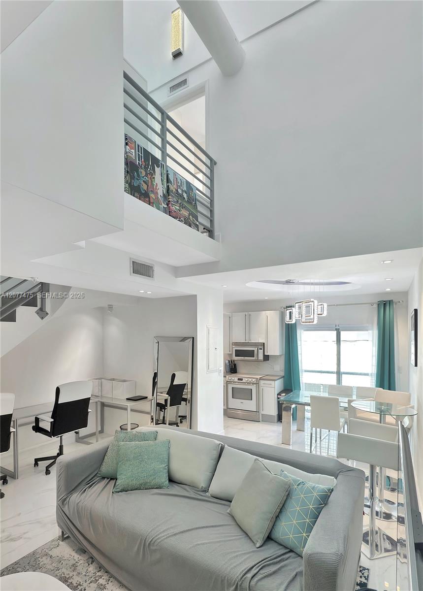 734 Michigan Ave # 6 — Photo 3