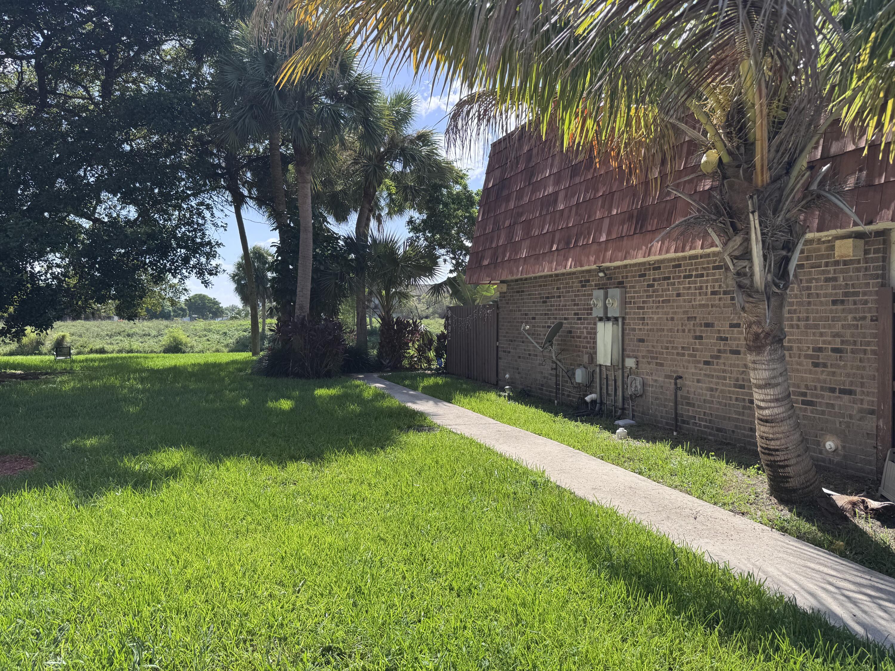 8492 S Coral Circle, North Lauderdale FL 33068