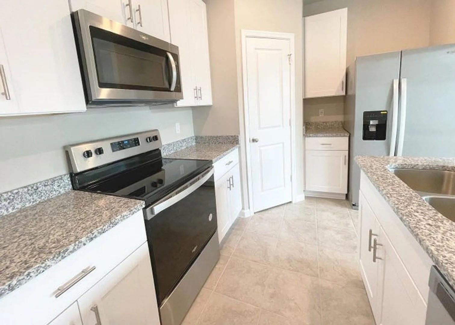 1648 Lindley Street — Photo 3