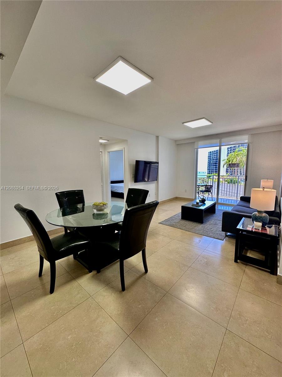 185 SE 14th Ter # 904 — Photo 3