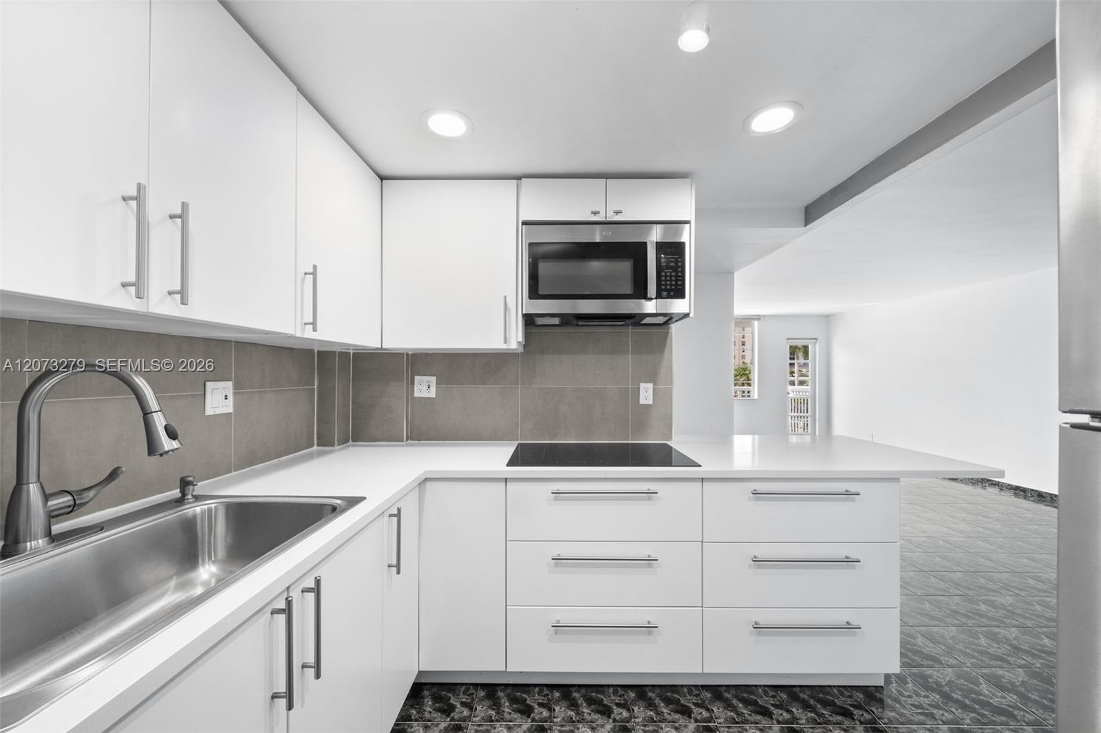 1913 S Ocean Dr # 208 — Photo 2