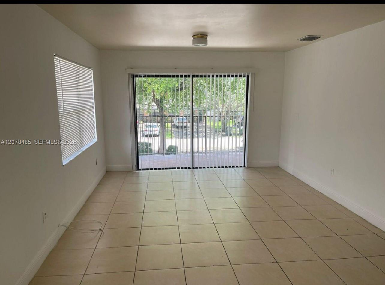 1017 SW 8th St # A — Photo 2