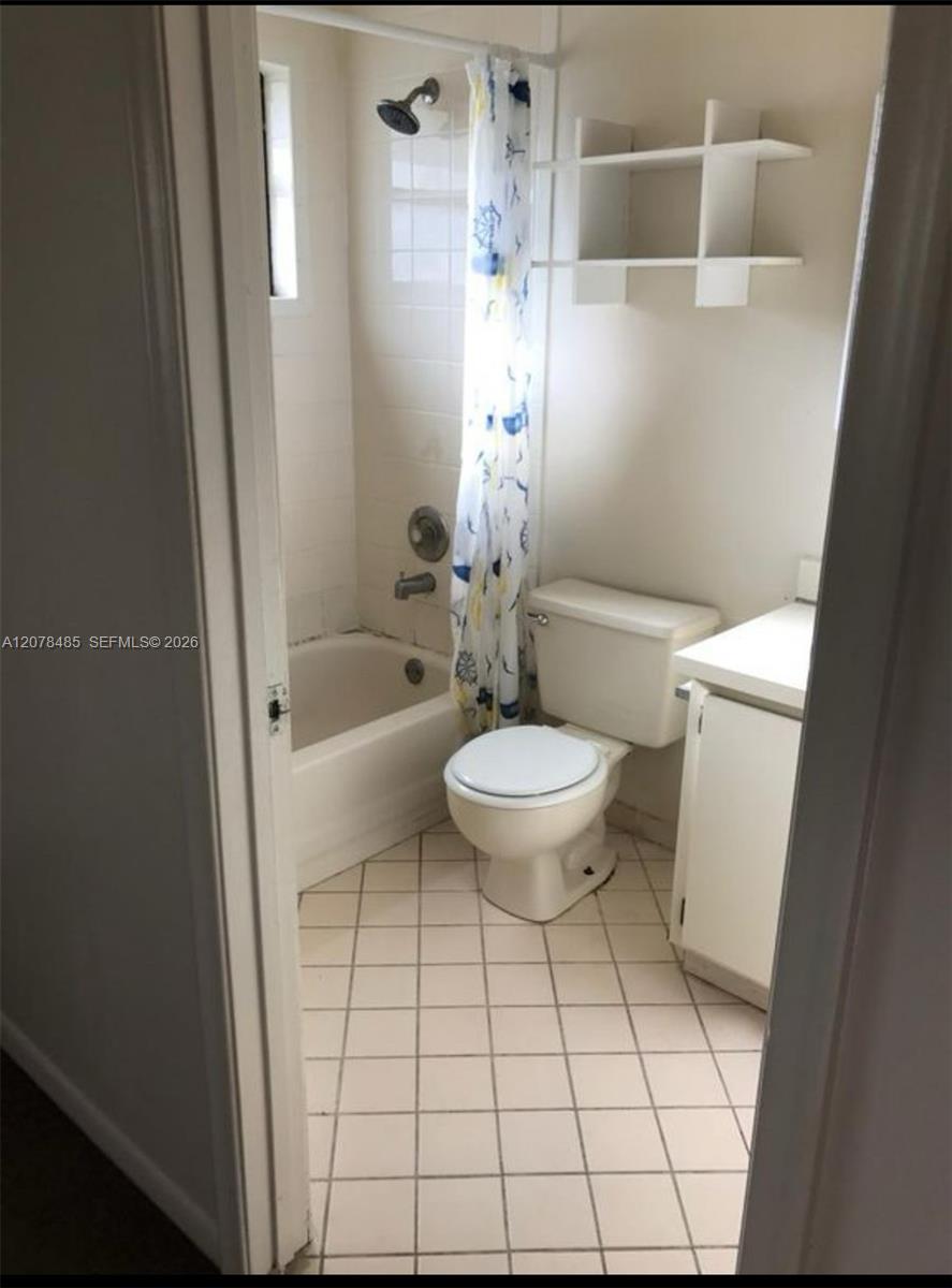 1017 SW 8th St # A — Photo 3