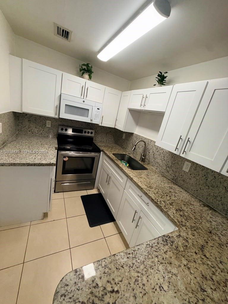 1017 SW 8th St # A — Photo 5