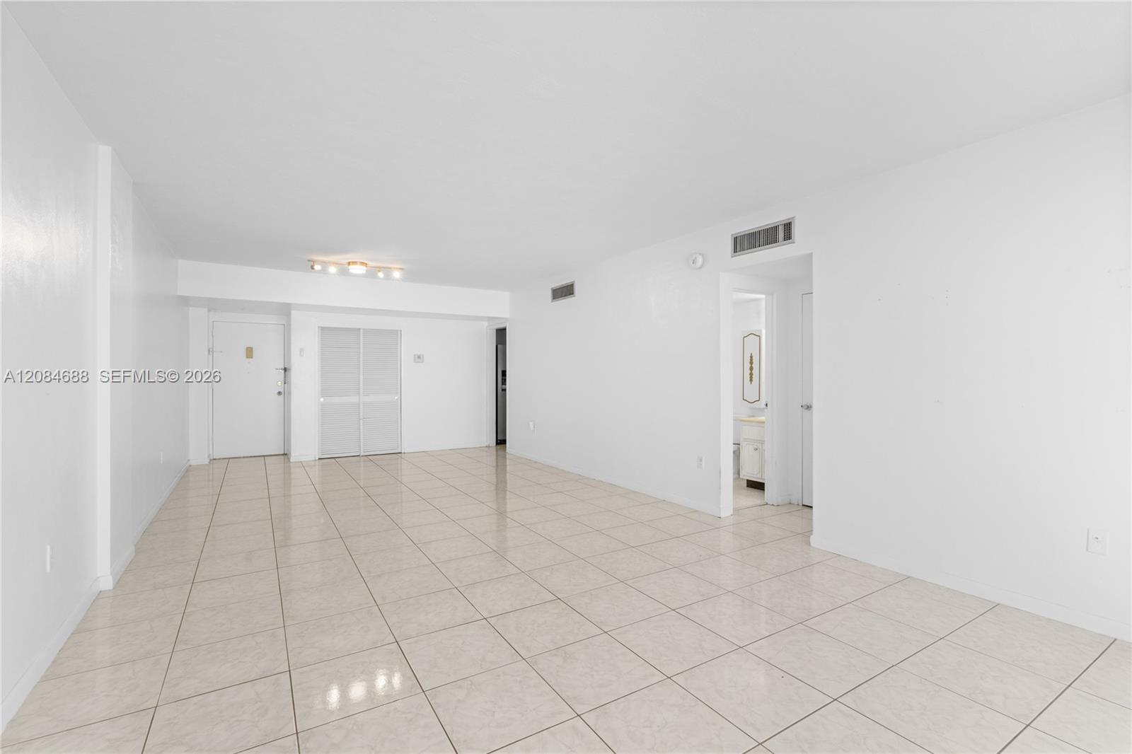 5001 Collins Ave # 5E — Photo 3