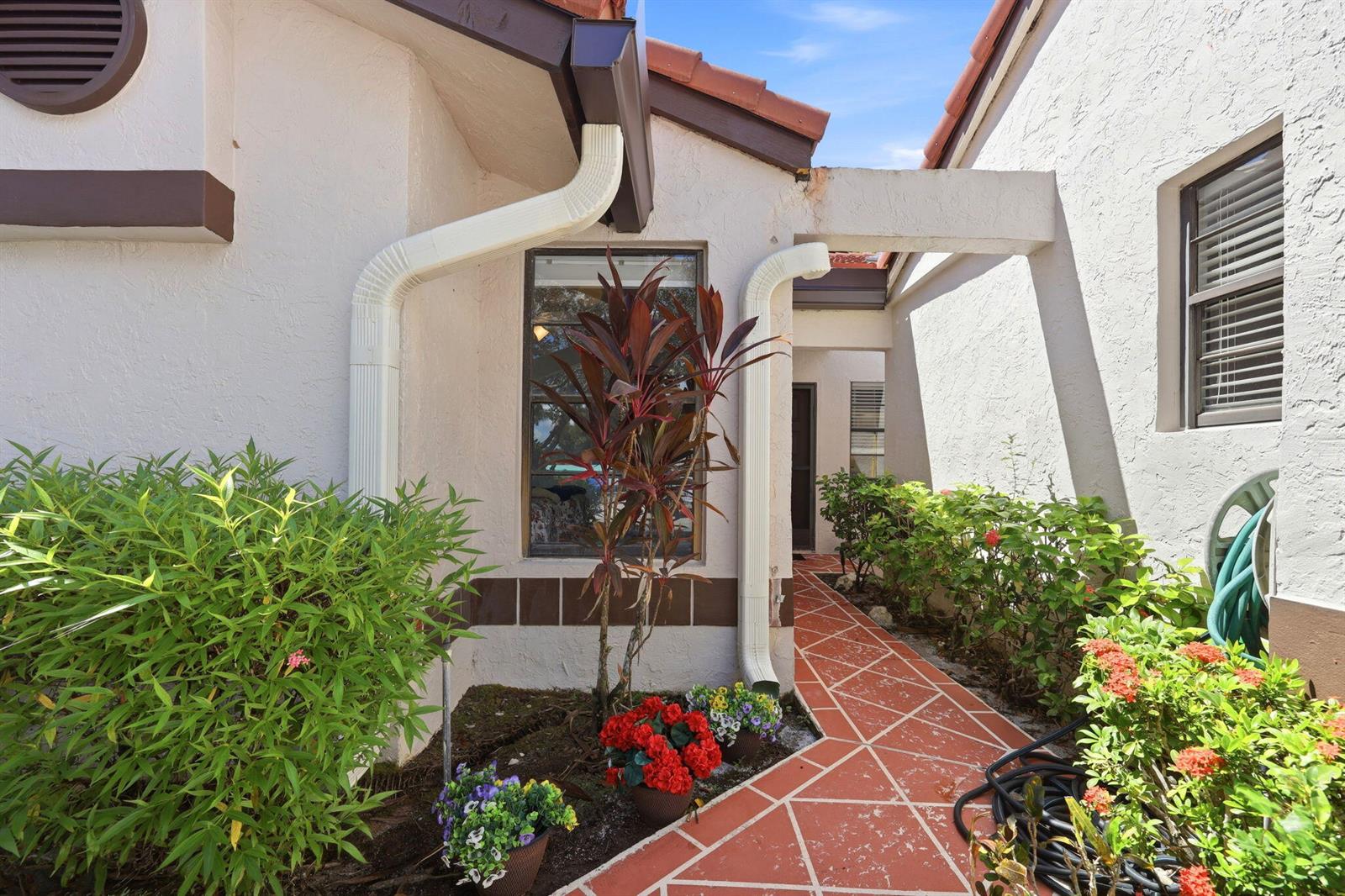 5-004_F8_6013 Sunny Pointe Cir