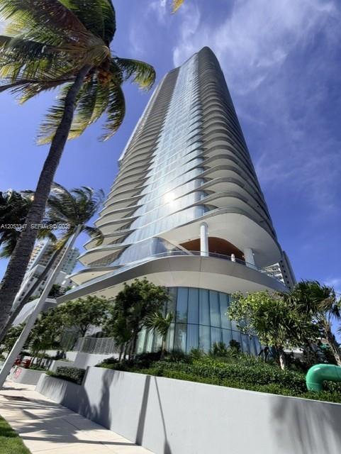 175 SE 25 ROAD # 902, Miami FL 33129