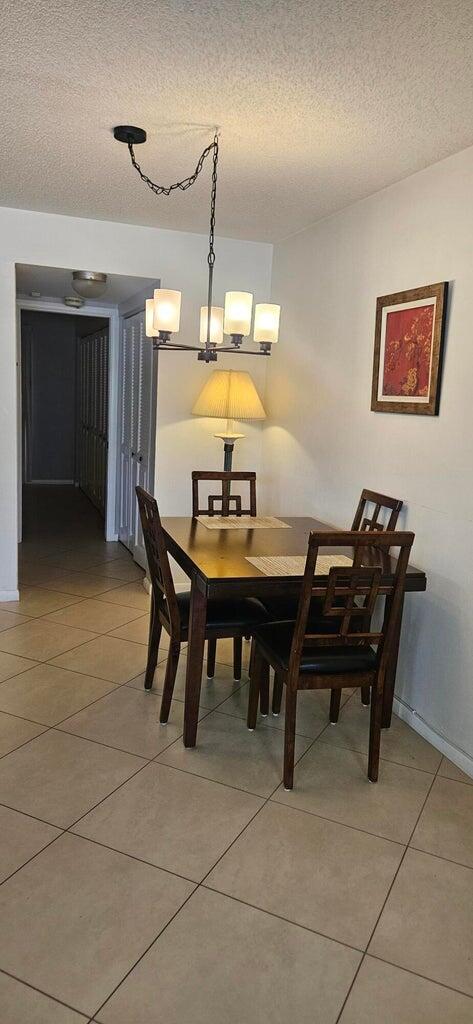 27 Newport B — Photo 3