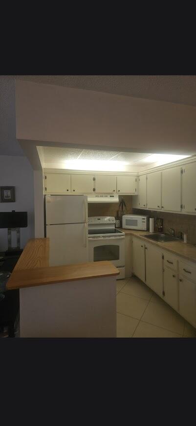 27 Newport B — Photo 4