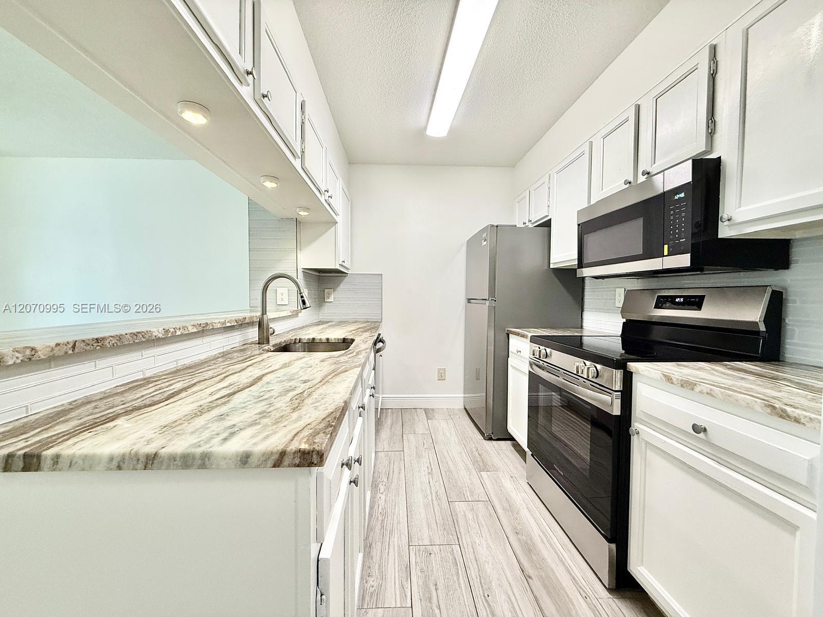 277 Cypress Point Dr # 277 — Photo 3