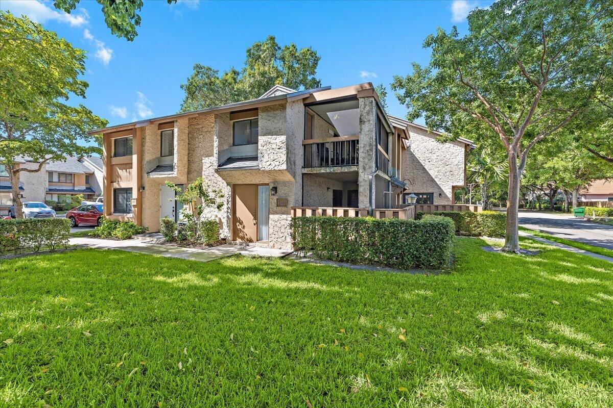 130 WIMBLEDON LAKE Drive, Plantation FL 33324