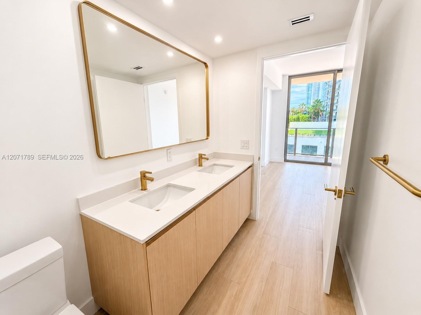90 NE 32nd St # 709 View 9