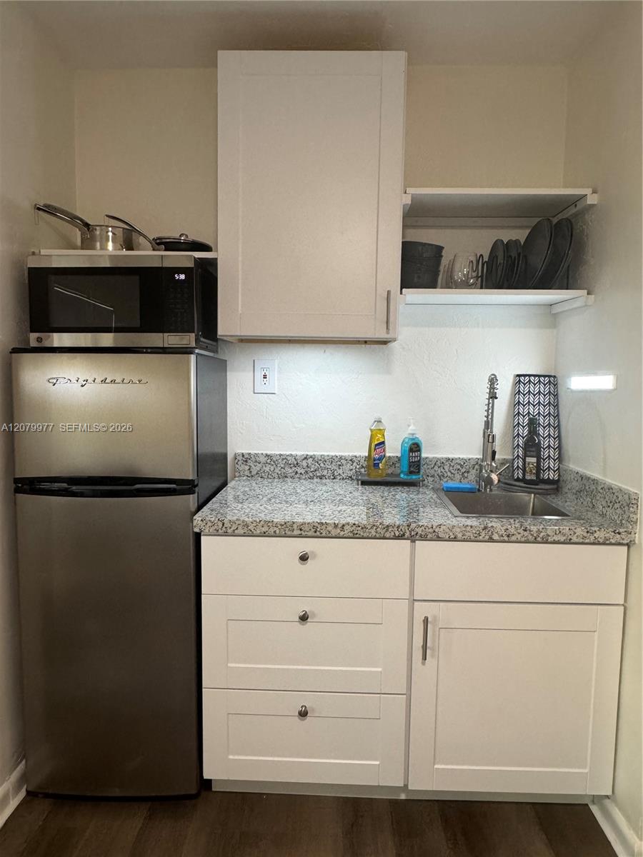5639 Lincoln St # 3 — Photo 2