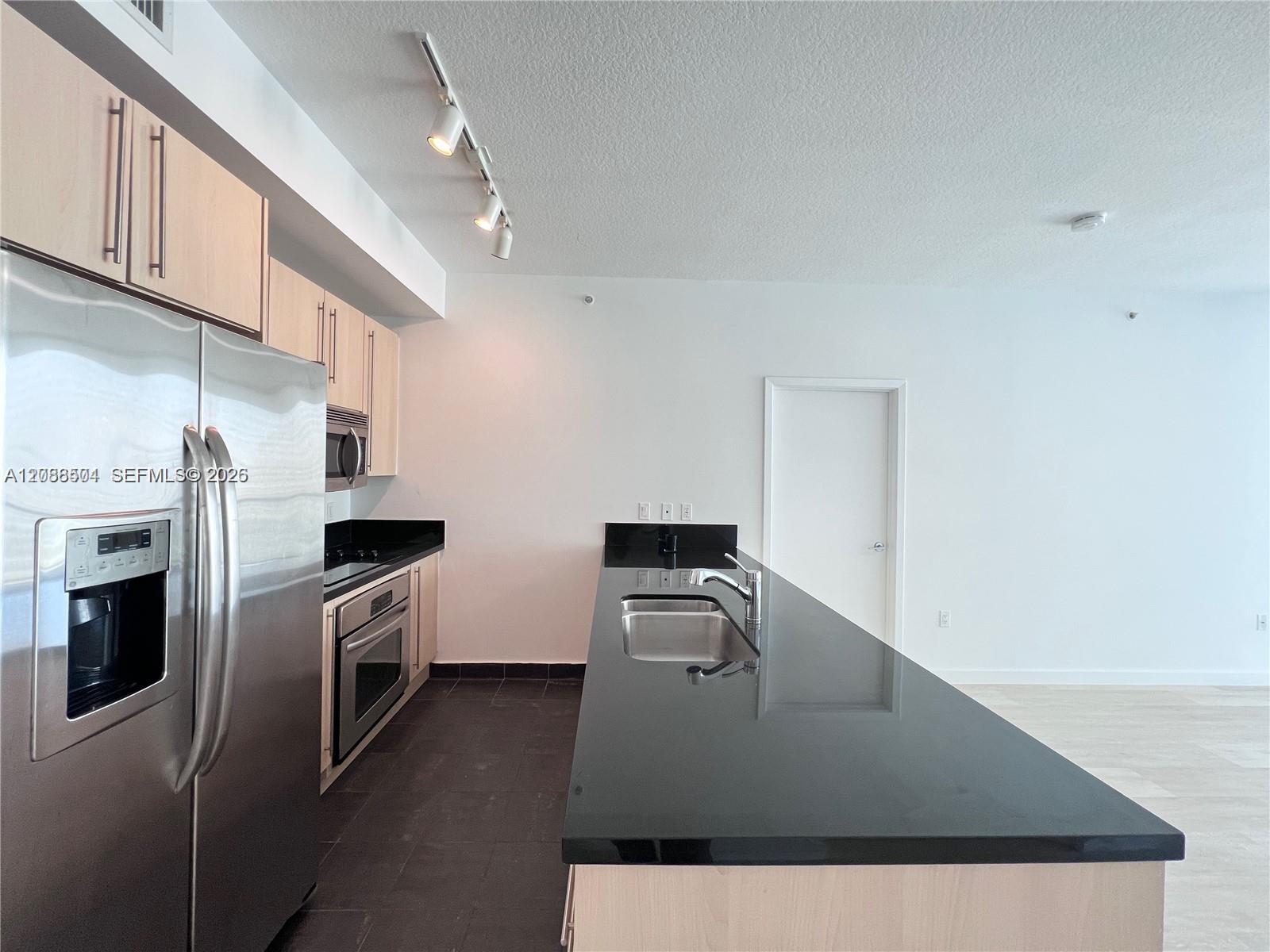 79 SW 12th St # 2310-S — Photo 3