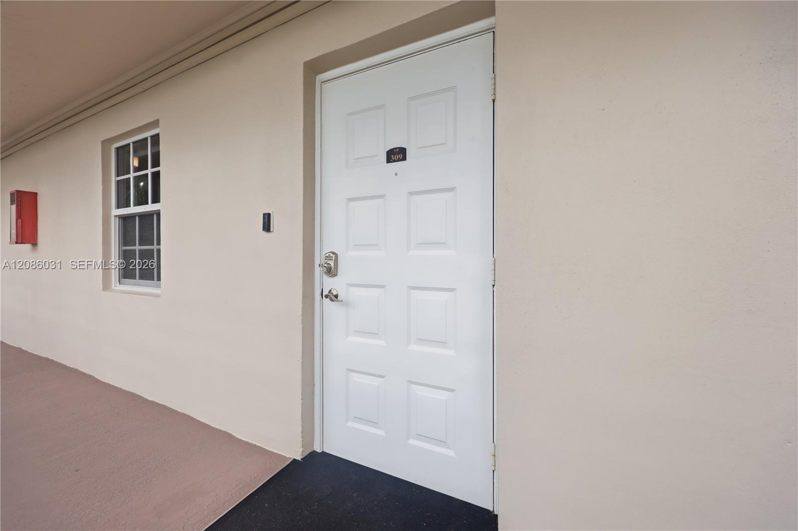 555 Oaks Ln # 309 — Photo 2