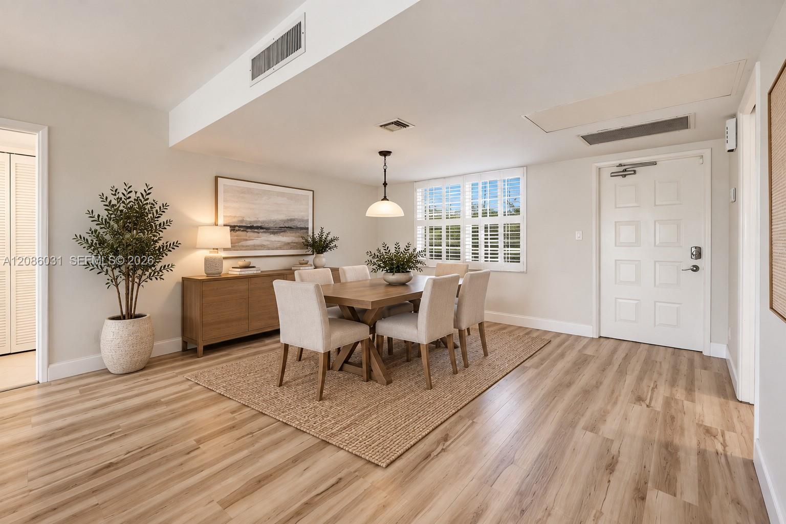 555 Oaks Ln # 309 — Photo 3