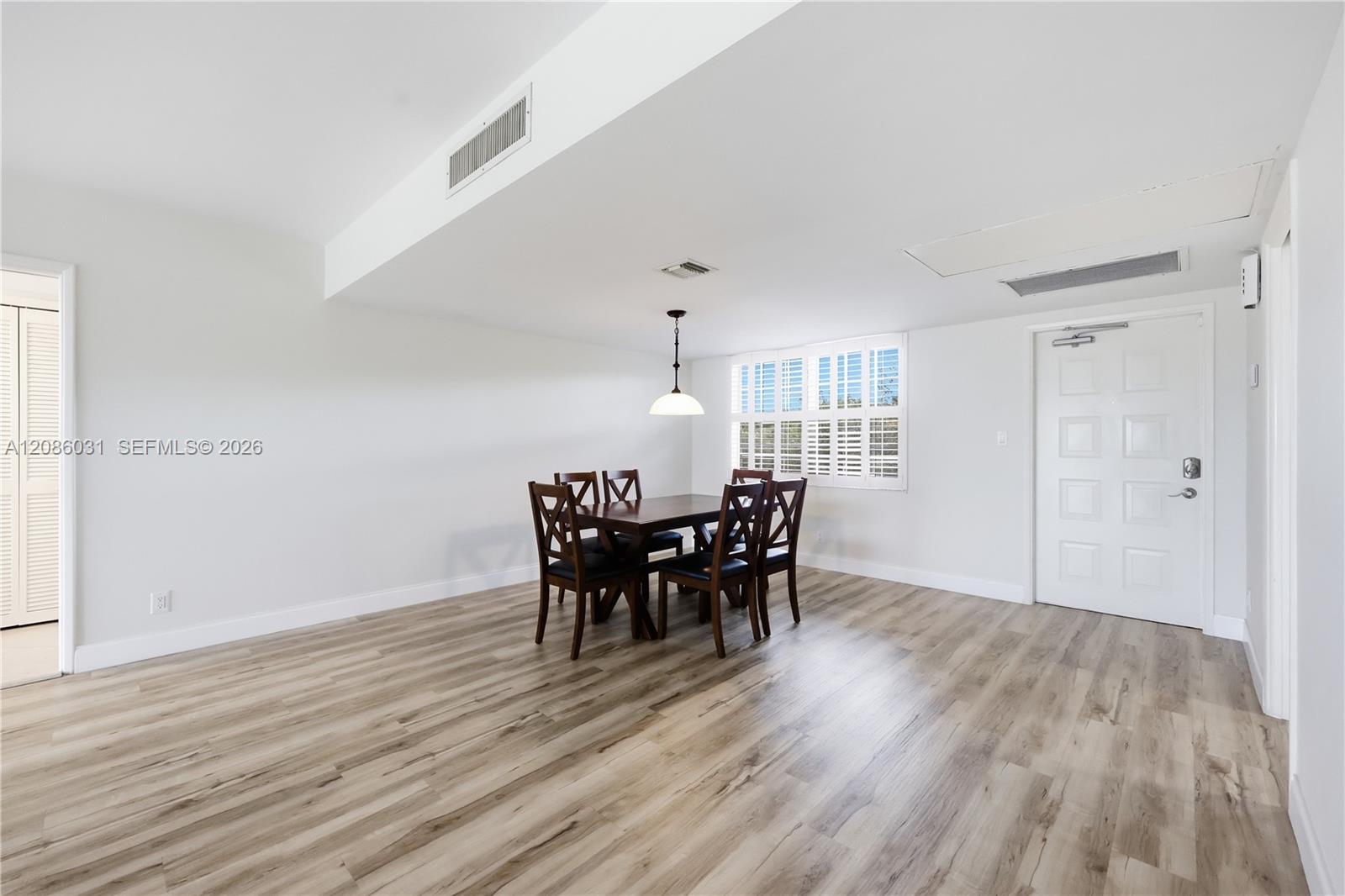 555 Oaks Ln # 309 — Photo 4