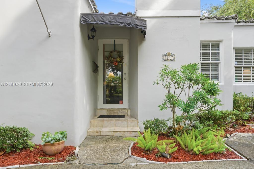 3617 SW 3rd Ave — Photo 3