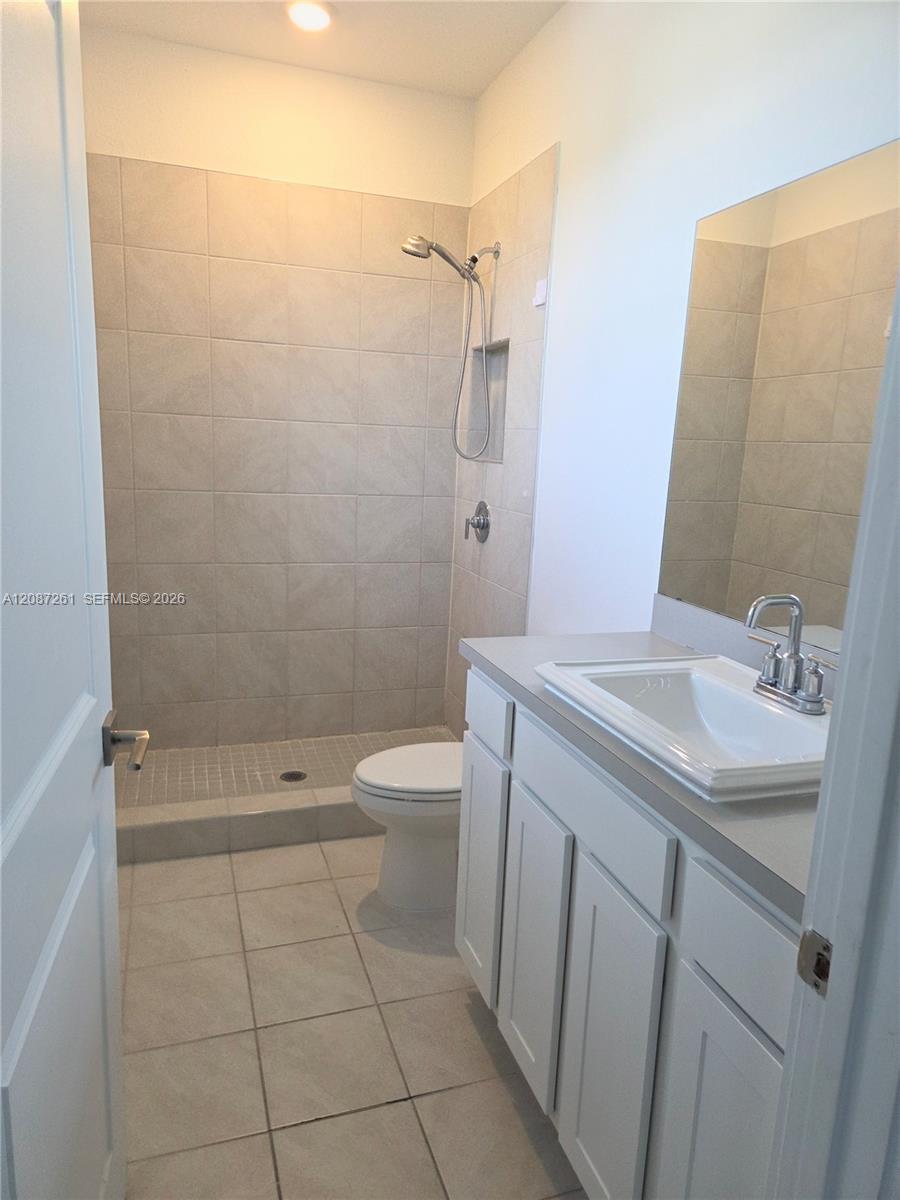 389 NE 5th Pl # 389 — Photo 2