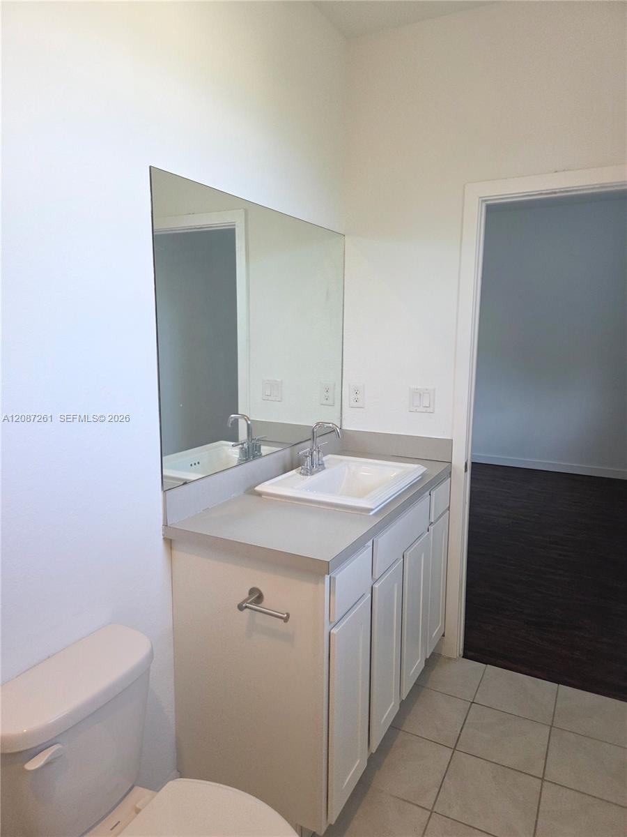 389 NE 5th Pl # 389 — Photo 3