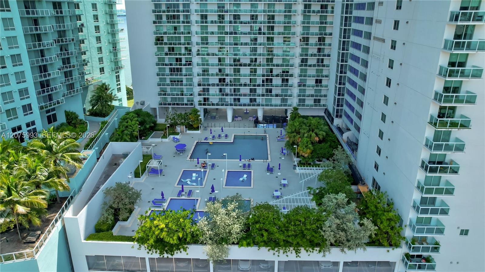 1800 N Bayshore Dr # 2108 — Photo 2