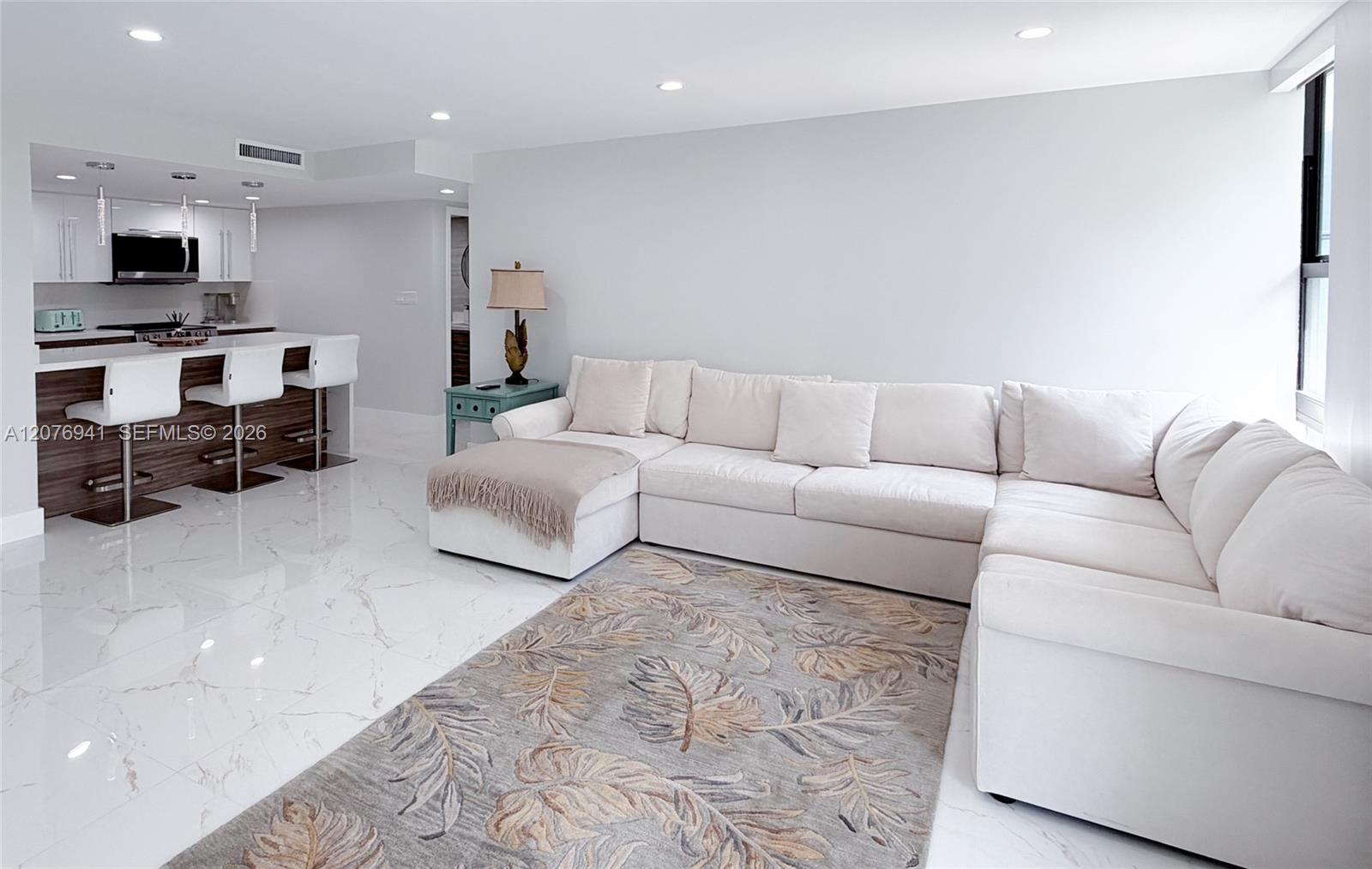 1800 Collins Ave # 3H — Photo 2