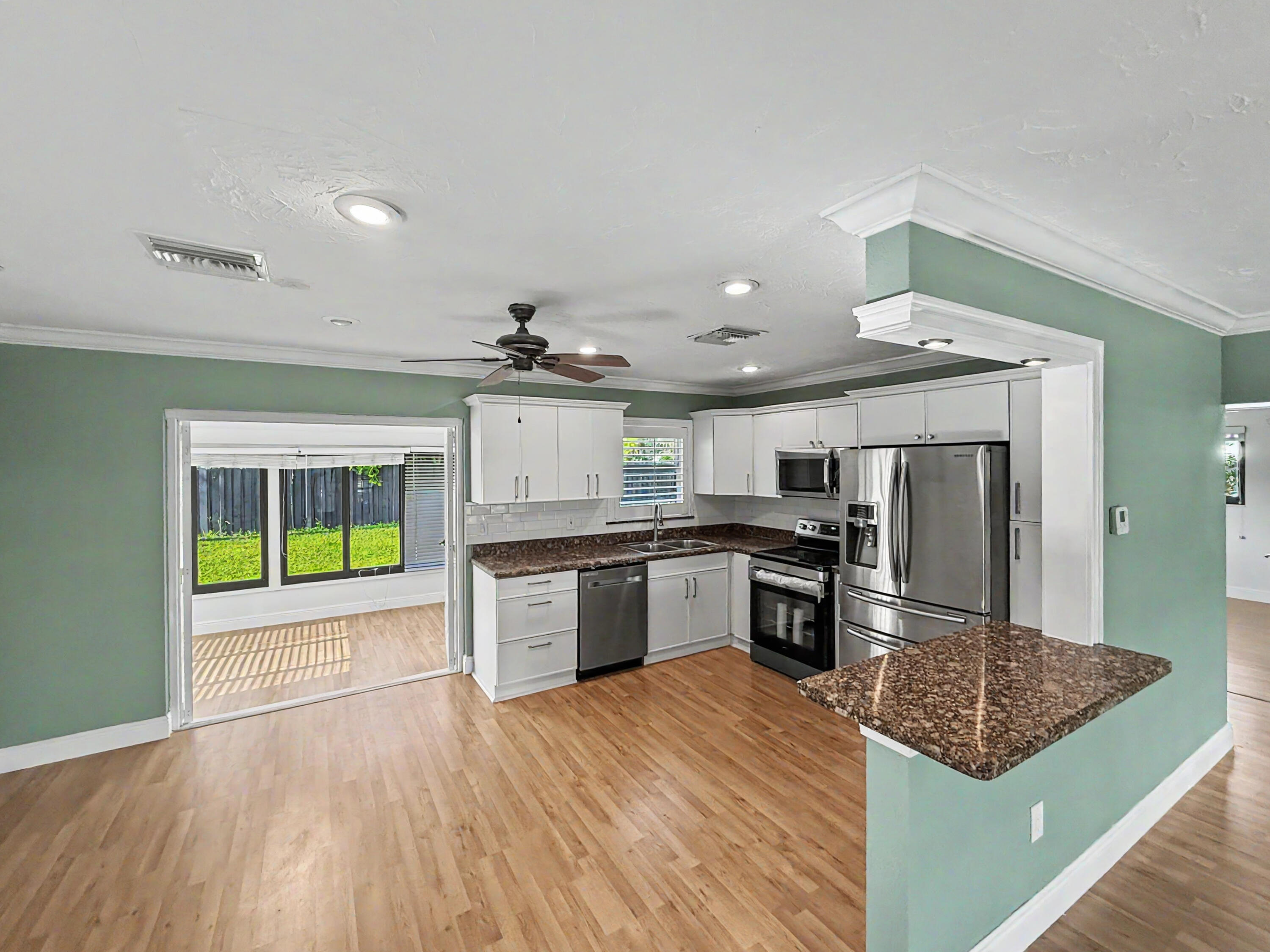 150 SE 5TH Court — Photo 4