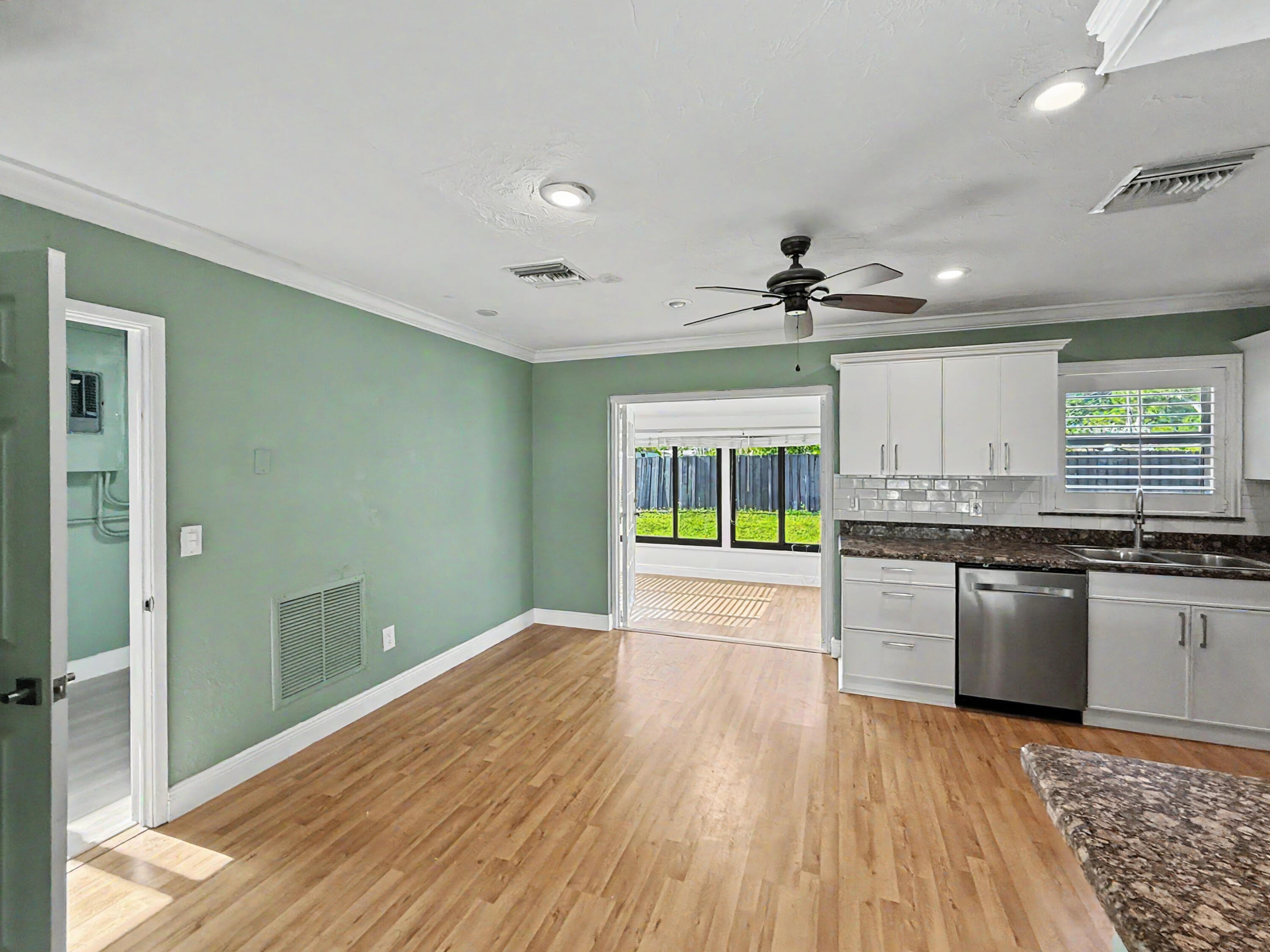 150 SE 5TH Court — Photo 5