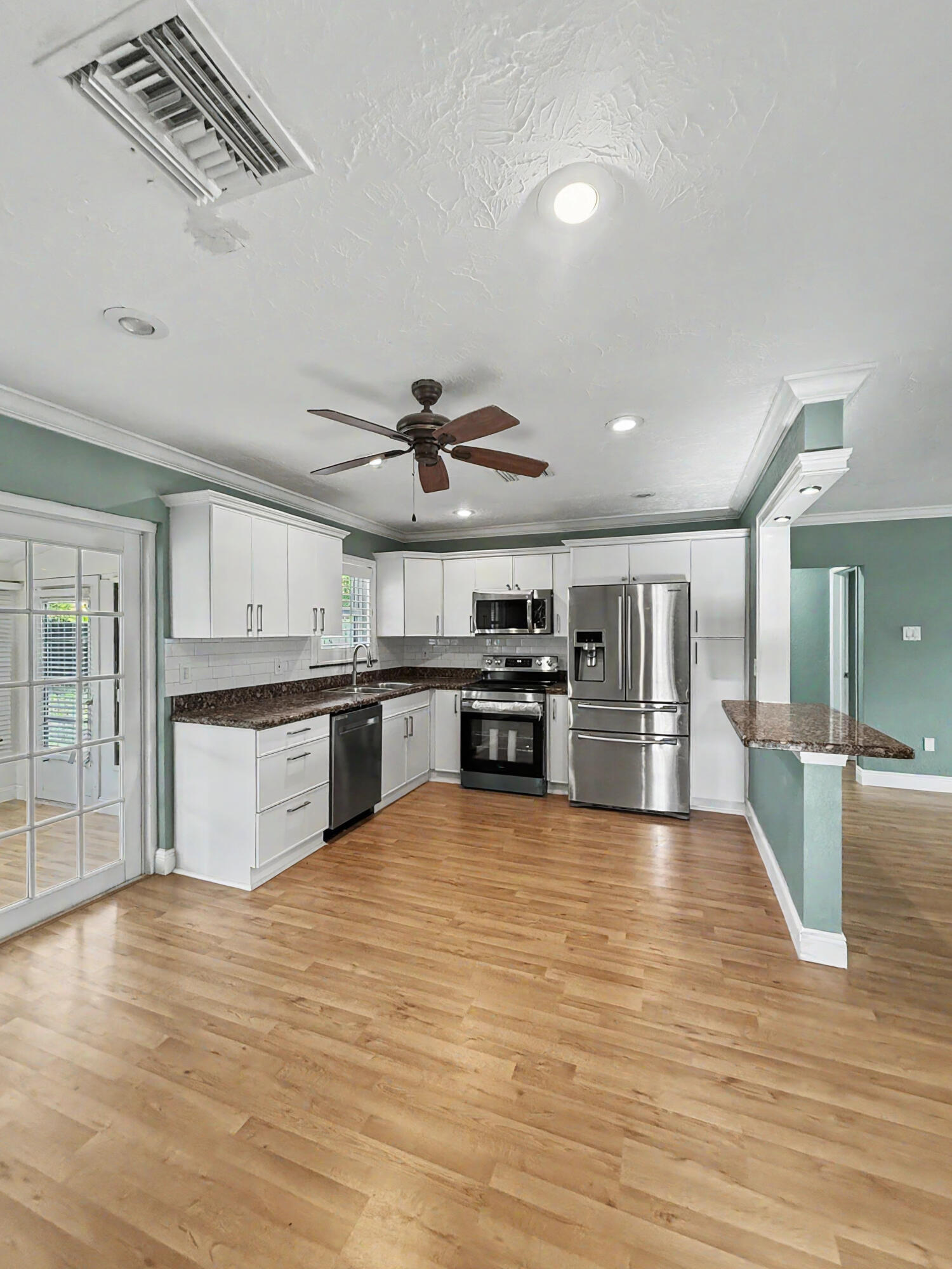 150 SE 5TH Court — Photo 3