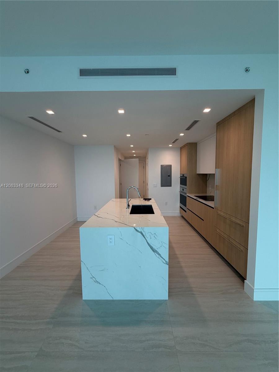 2411 Laguna Cir # 2307 — Photo 3