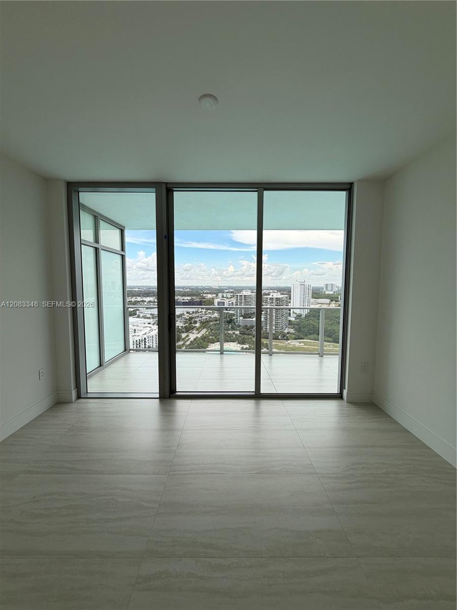 2411 Laguna Cir # 2307 — Photo 4