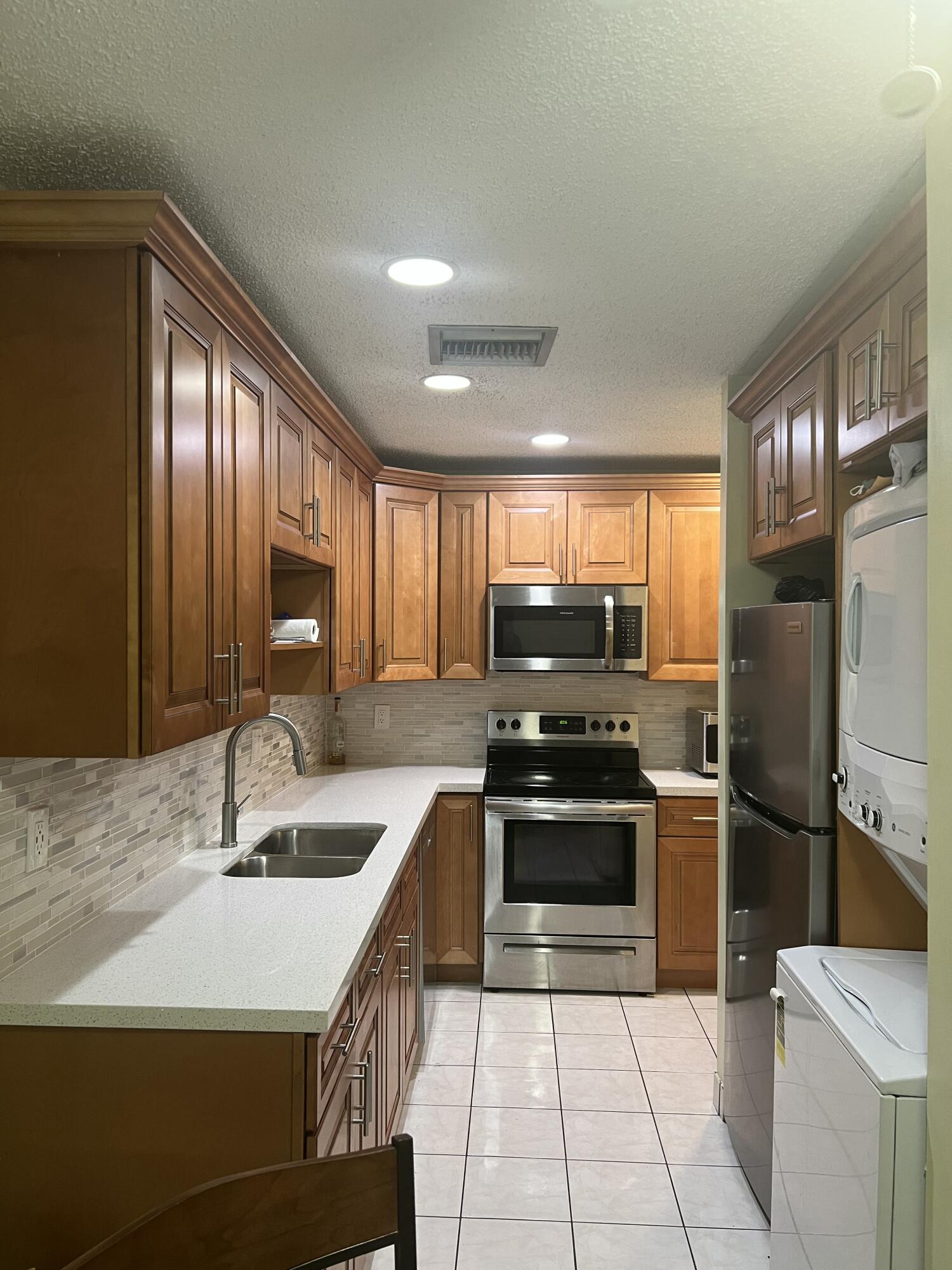 1835 NW 18th Street # 104, Delray Beach FL 33445