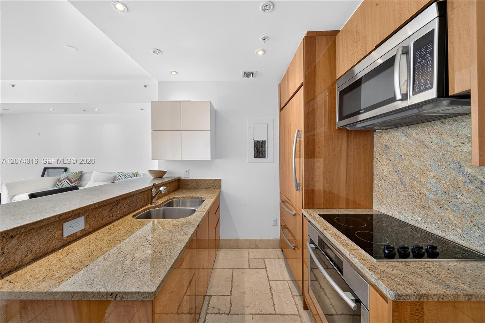 50 S Pointe Dr # 504 — Photo 4
