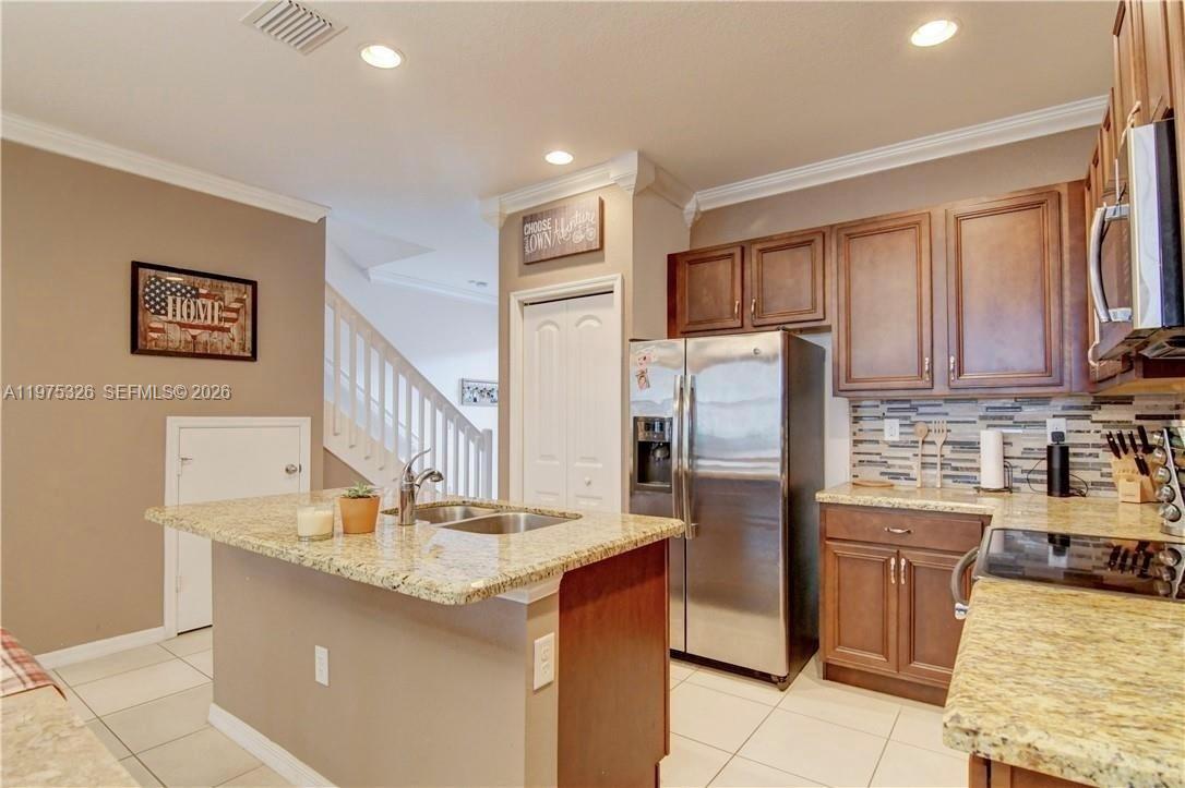 1071 NW 33rd Ct — Photo 3
