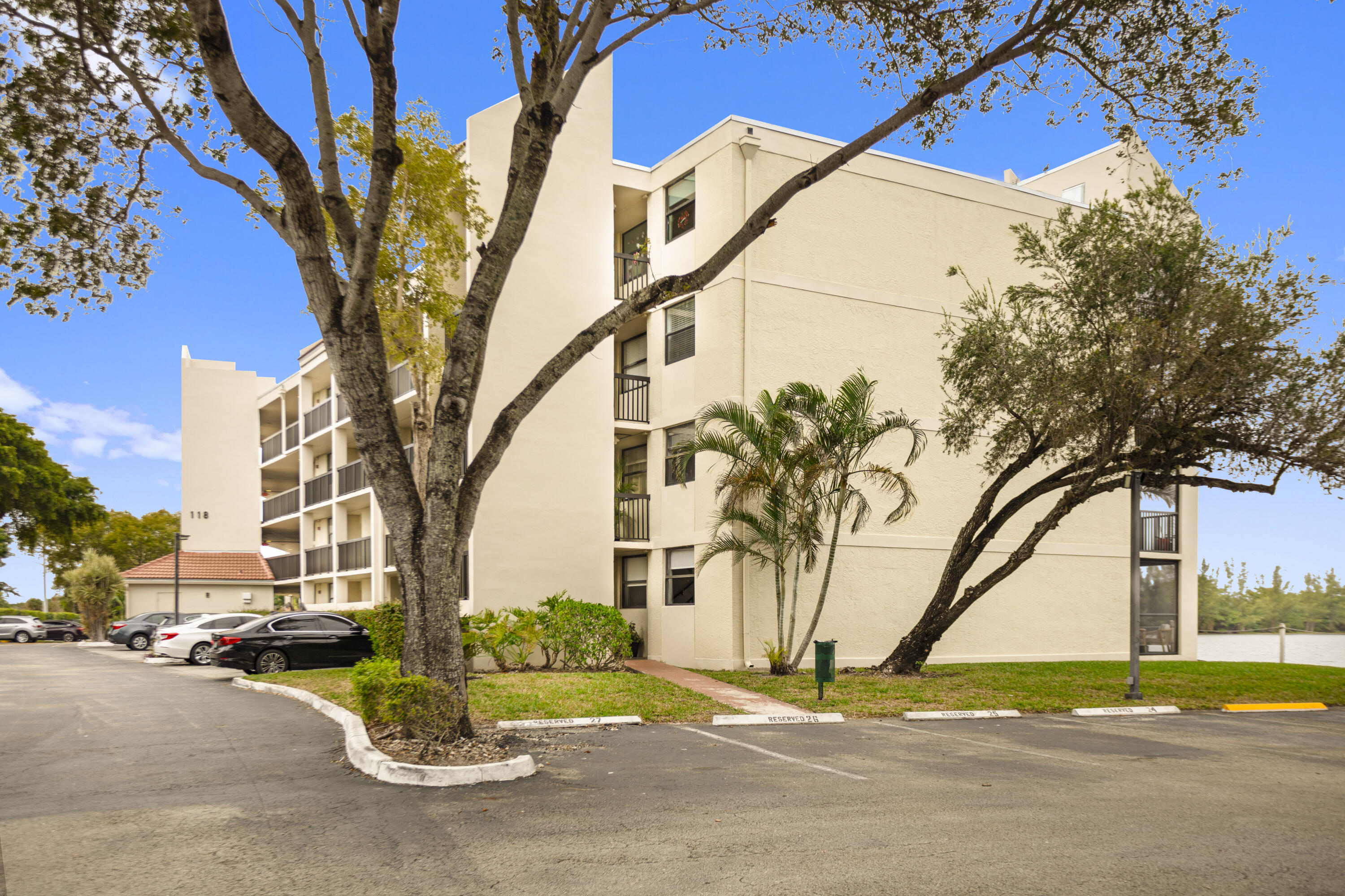 118 Lake Emerald Drive # 110, Oakland Park FL 33309