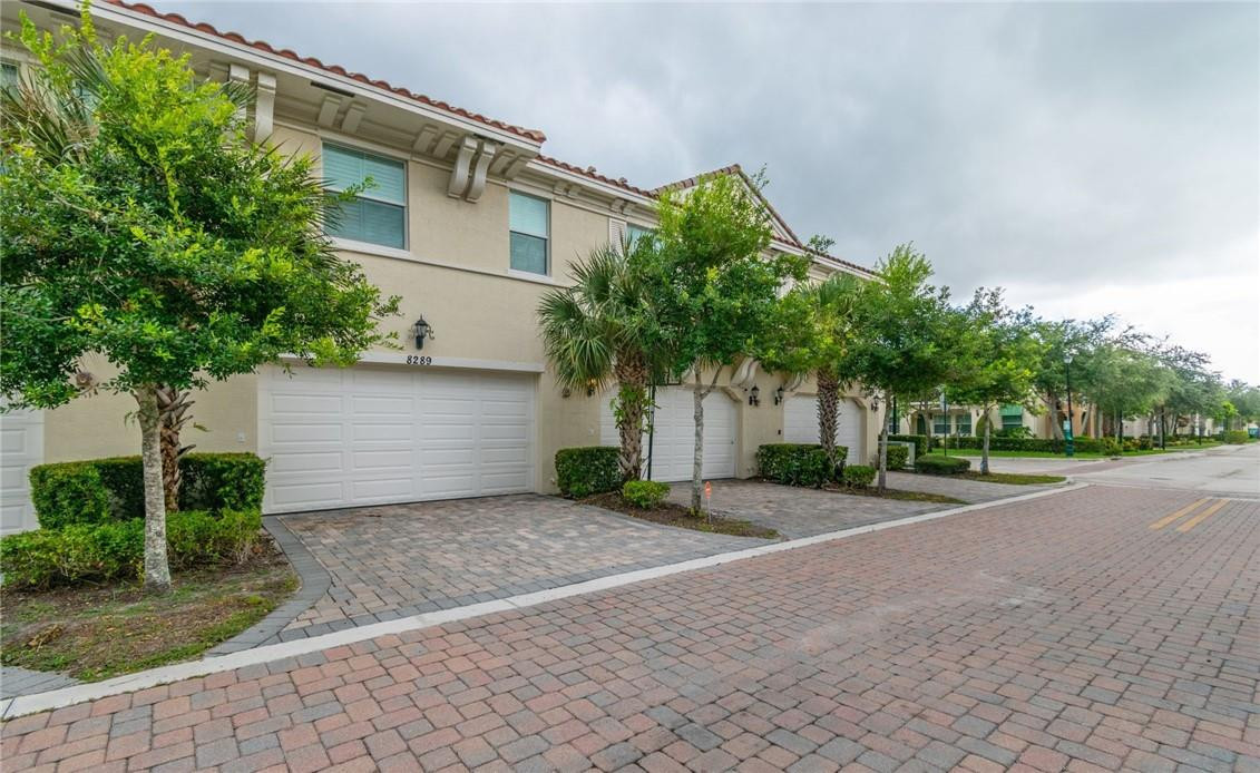 8289 Cascada Isles Drive — Photo 3