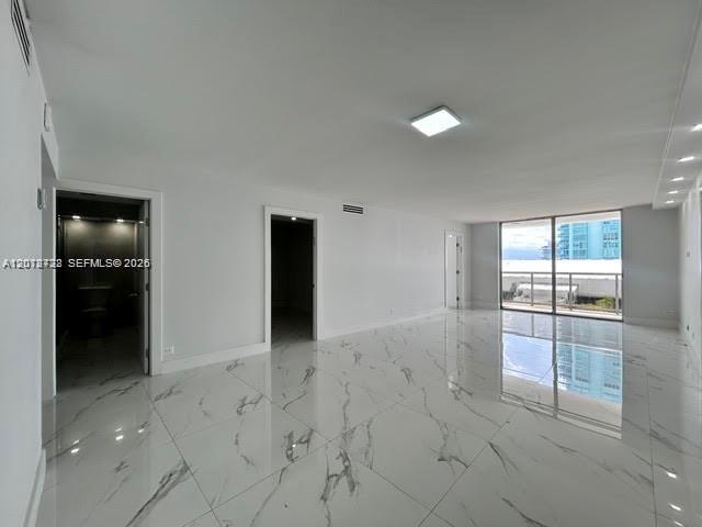 6039 Collins Ave # 1033 — Photo 2