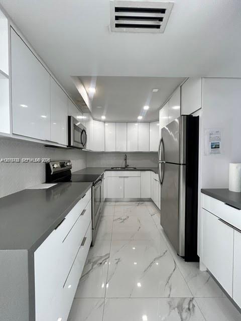6039 Collins Ave # 1033 — Photo 3