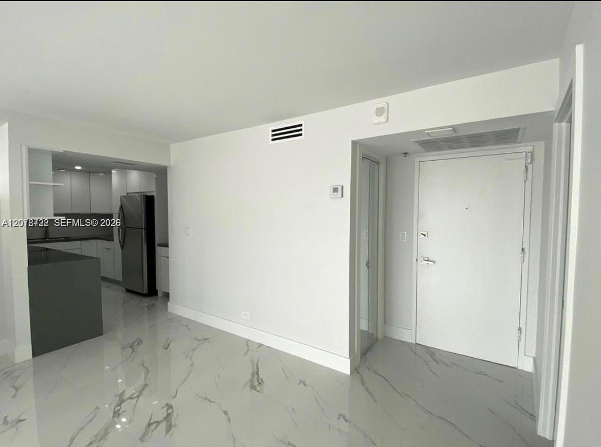 6039 Collins Ave # 1033 — Photo 4