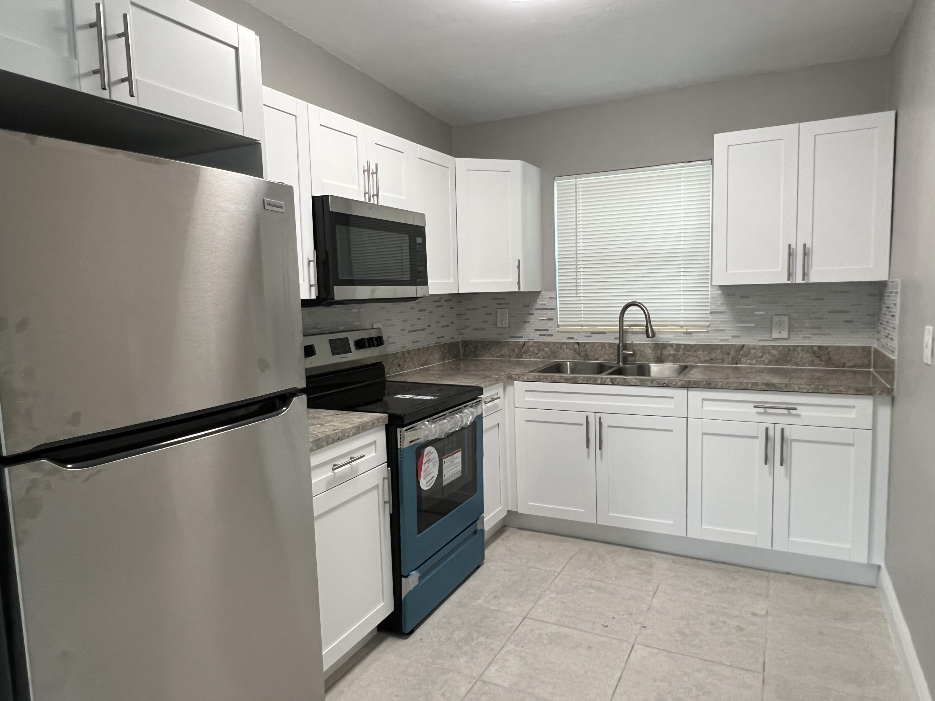 3990 Plum Tree Drive, Lake Worth FL 33462