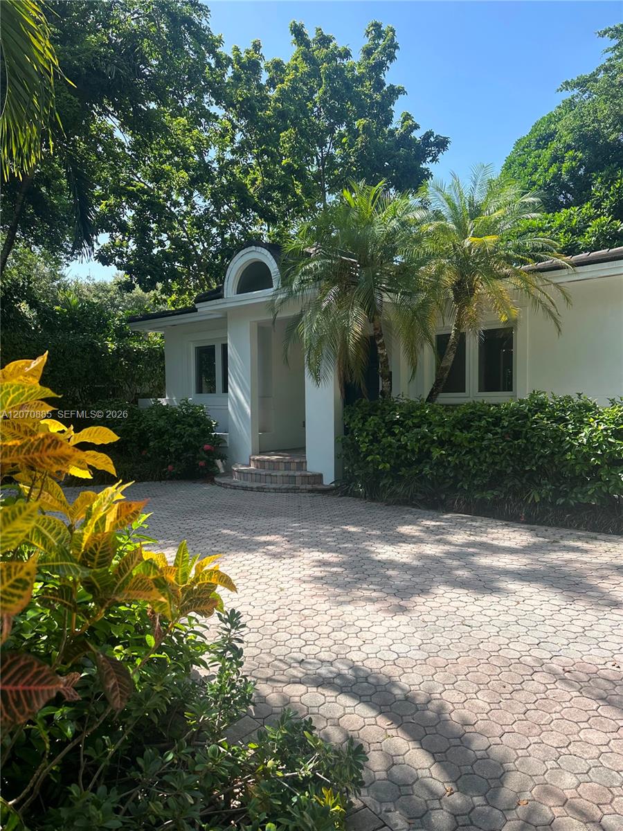 3865 Poinciana Ave — Photo 2