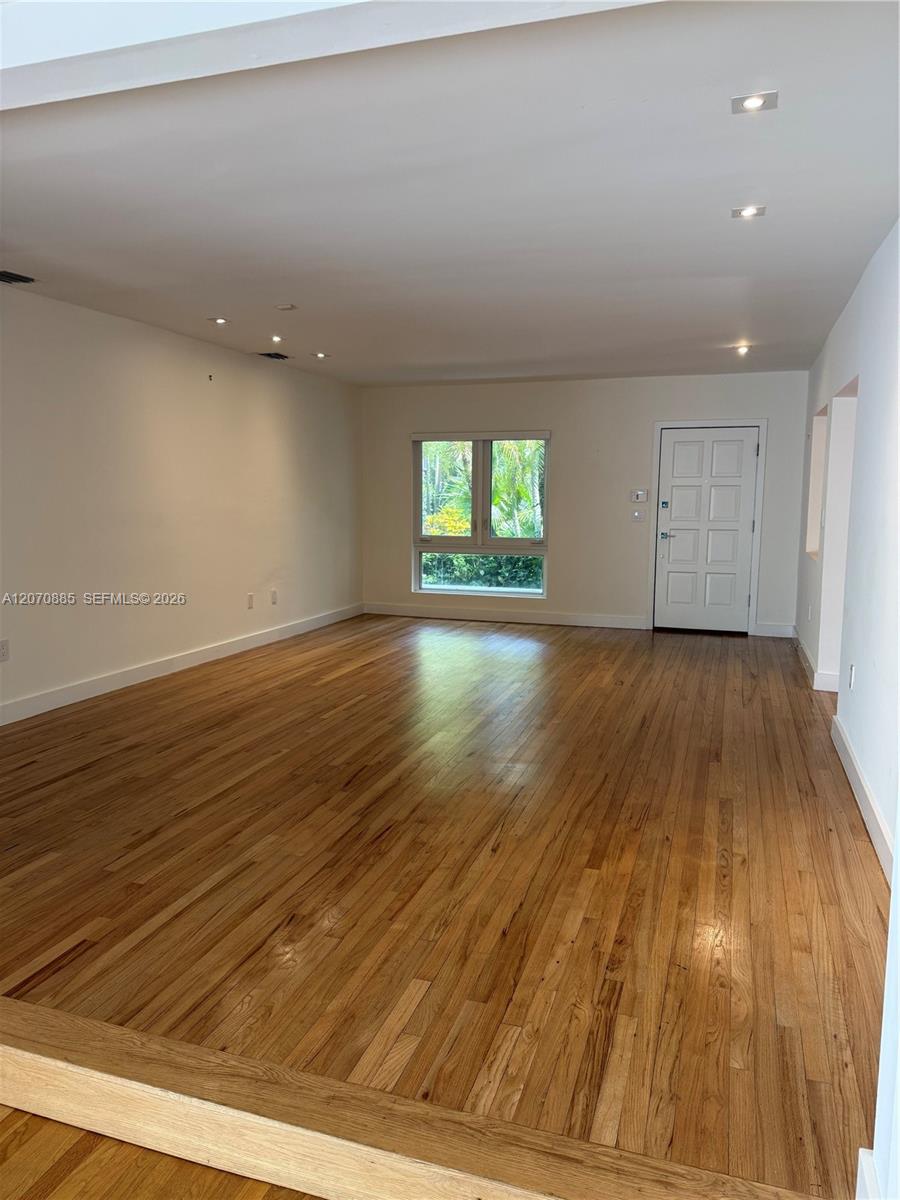 3865 Poinciana Ave — Photo 3