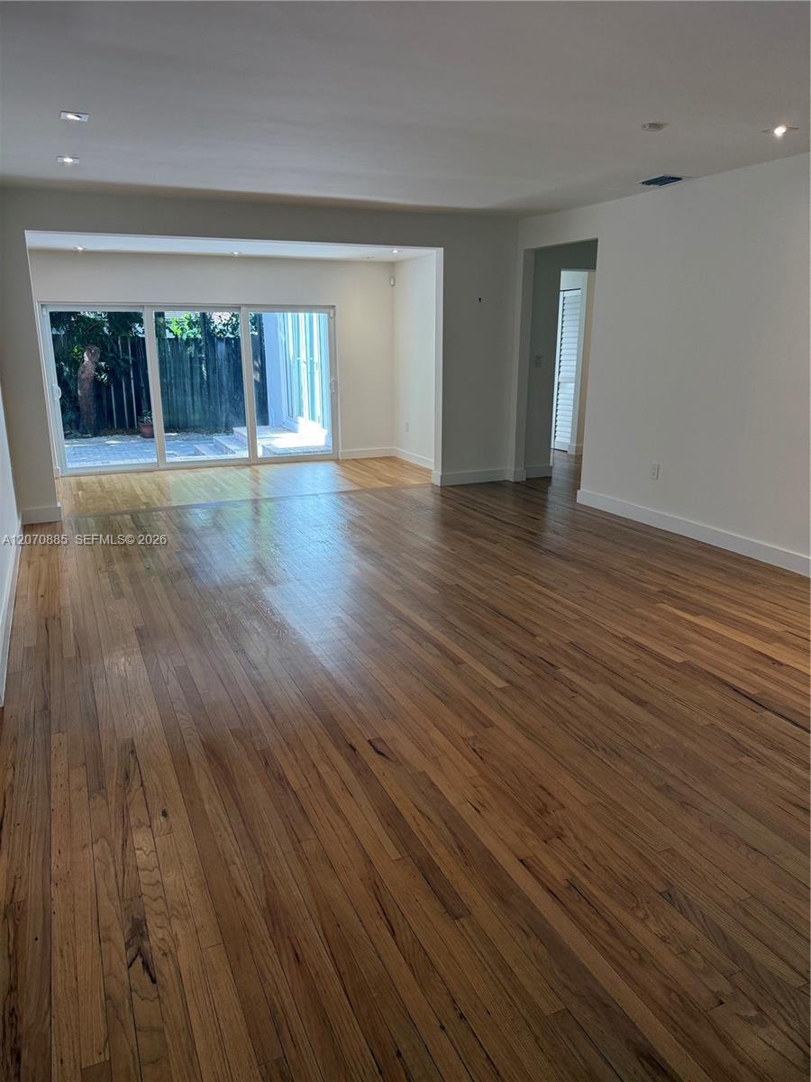 3865 Poinciana Ave — Photo 4