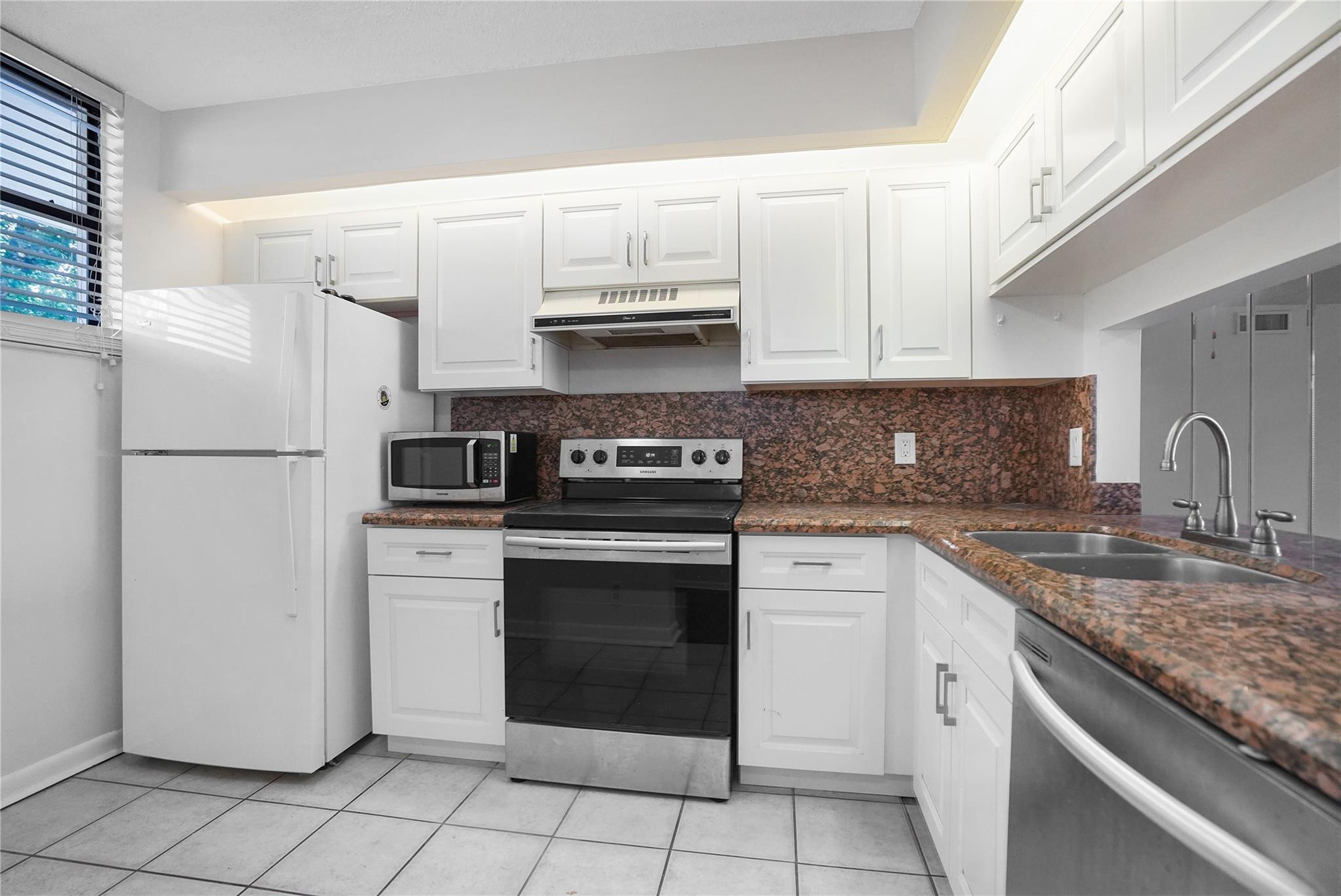 109 Lake Emerald Drive # 110 — Photo 5