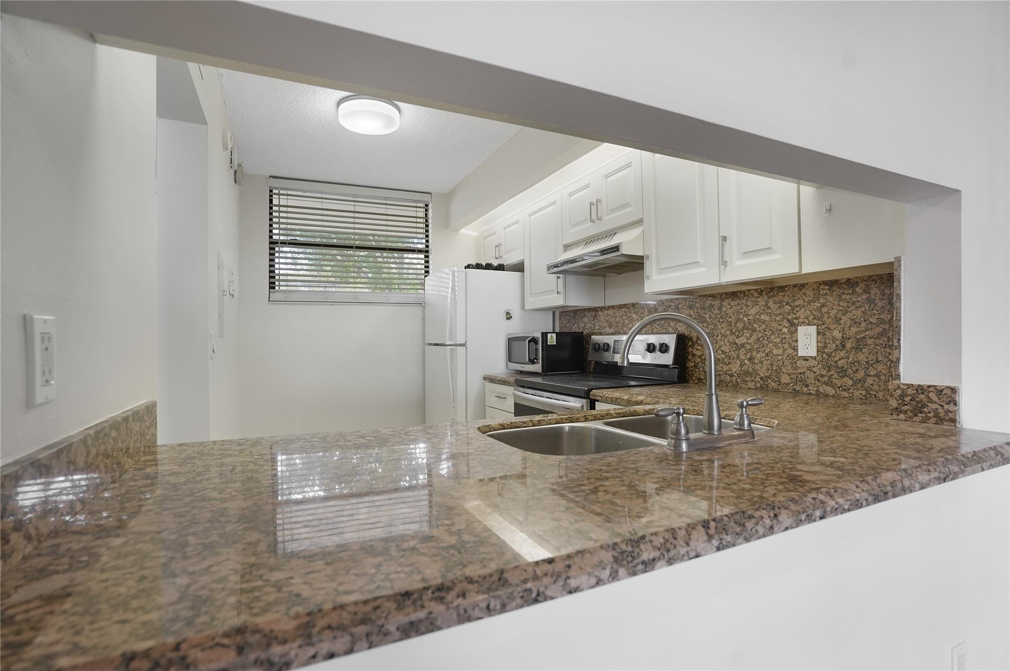 109 Lake Emerald Drive # 110 — Photo 4